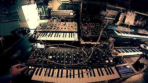 Generative music and emerging structures with Moog Matriarch and Subharmonicon, no talking