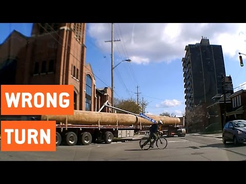 Huge Truck Takes Out Stoplight | Wide Turns
