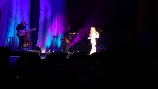 Dolly Parton - Here You Come Again (Ryman 07/31/15)