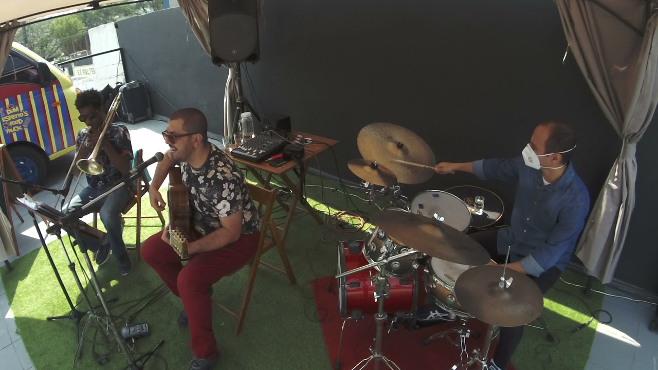 Mas que nada - Voz e violão + trombone e bateria - Roda de samba para eventos - 11 99464-0670