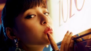 新木優子、コスメで変身！存在感ある表情で魅了　「ZOZOCOSME」新CM「ベンディングマシン篇」