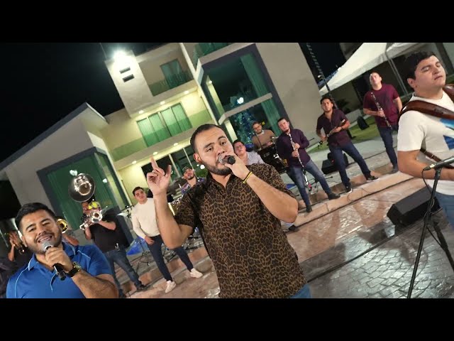 Banda Renovacion - EL SOMBRERO NO HA CAIDO