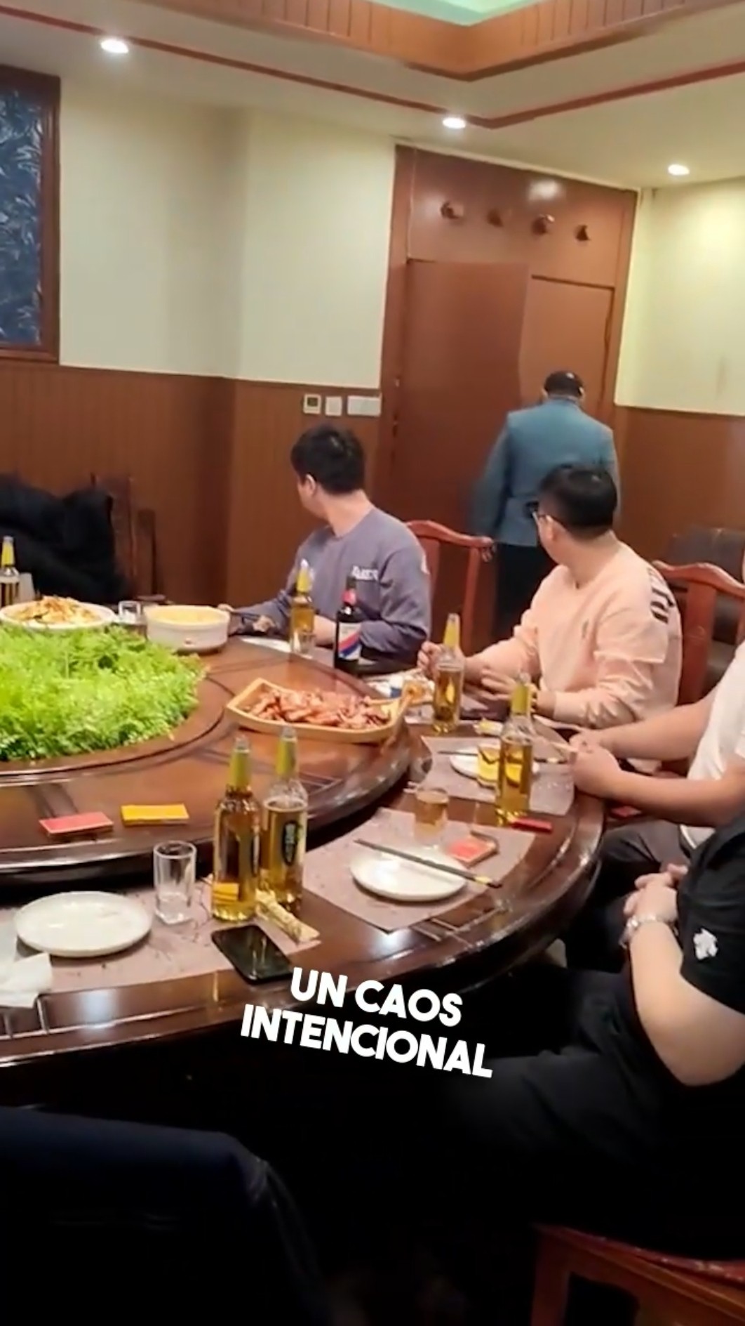 ¡El camarero más grosero del mundo! ??️