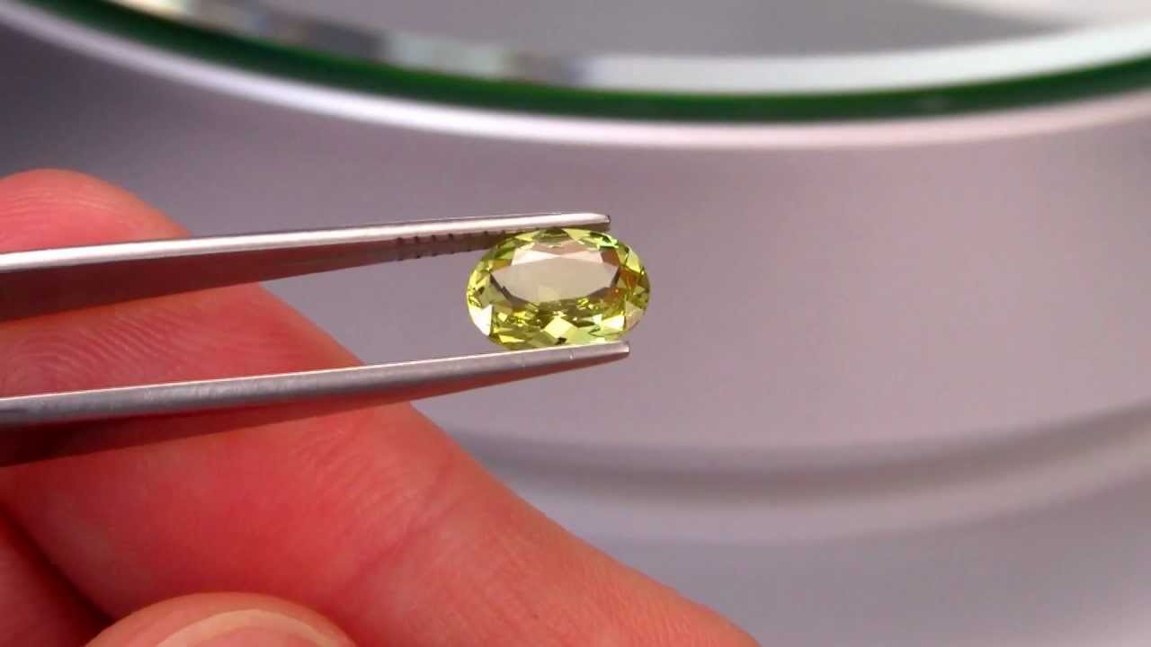Натуральный хризоберилл. Natural Chrysoberyl Gemstone