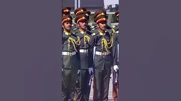 أقسمنا يا وطني بأنا مخلصون و على طريق الحق نحن سائرون 