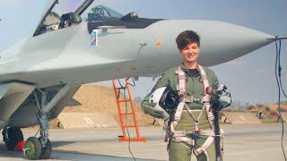 Incredible Female Pilot Flying Fighter Jet
