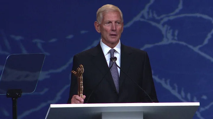 Cpt. Peter Redman Accepts Geraldine Howard's Award