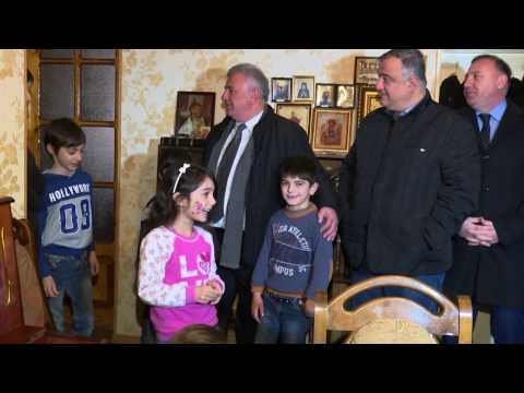 27.12.2016 რუსთავის მერმა და სოციალურად დაუცველ ოჯახებს ახალი წელი მიულოცეს