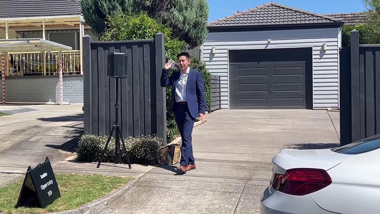 Live Auction @ 21 Chapman Street, Blackburn North