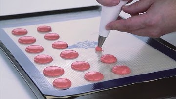 Le Cordon Bleu French pâtisserie technique: Macaronage
