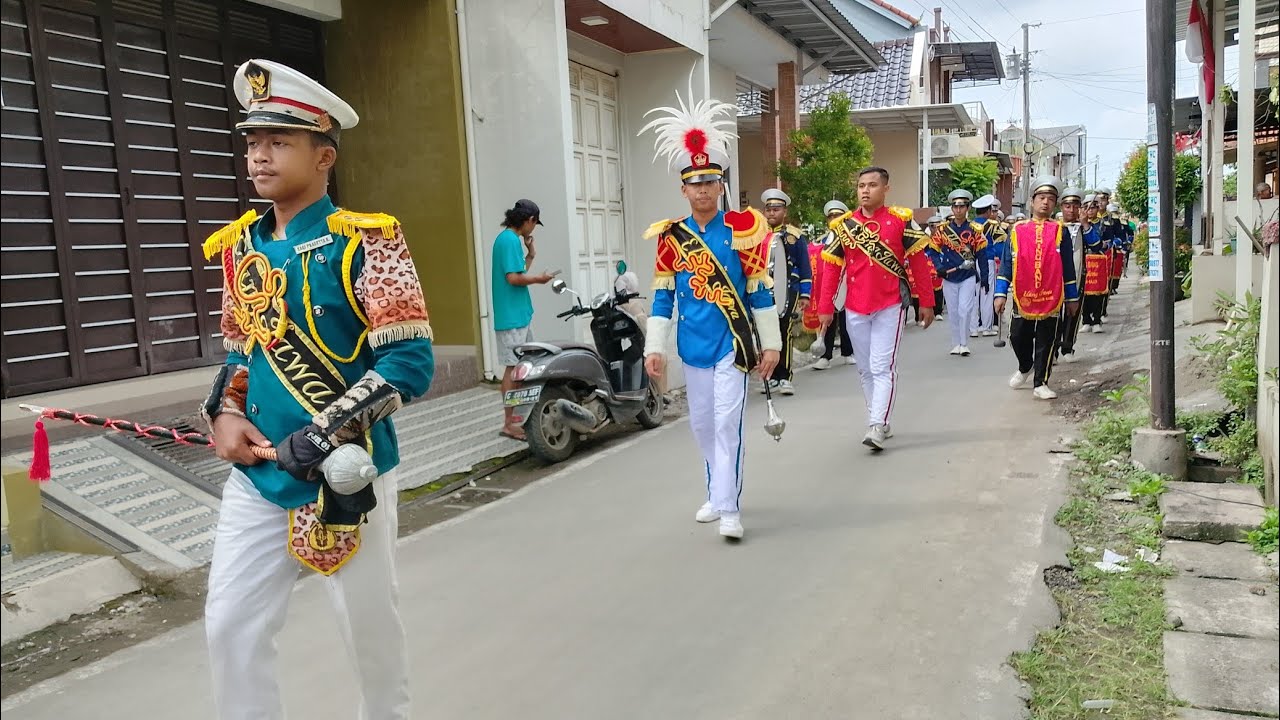 Elang Jawa marching band saat acara pawai Ta'aruf TPQ NU dan MDTU NU tembok kidul 