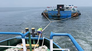 The Dangerous Job of Working Inside Tugboat Pulling Gigantic Vessels