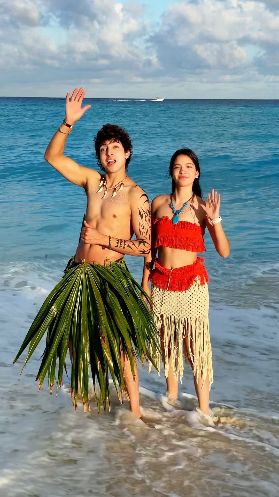 Hoy nos disfrazamos de Maui y Moana ?? @seleneguzmanh  #comedia