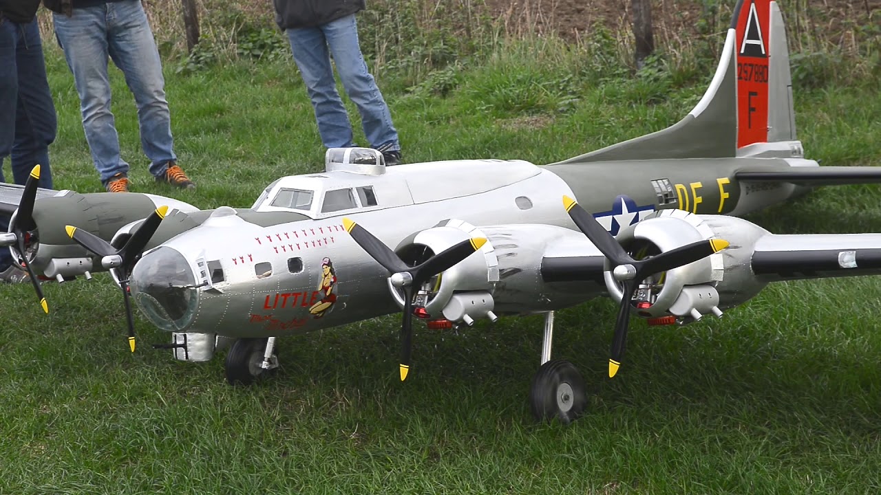 Boing B 17 Flying Fortress Giant RC Model YouTube