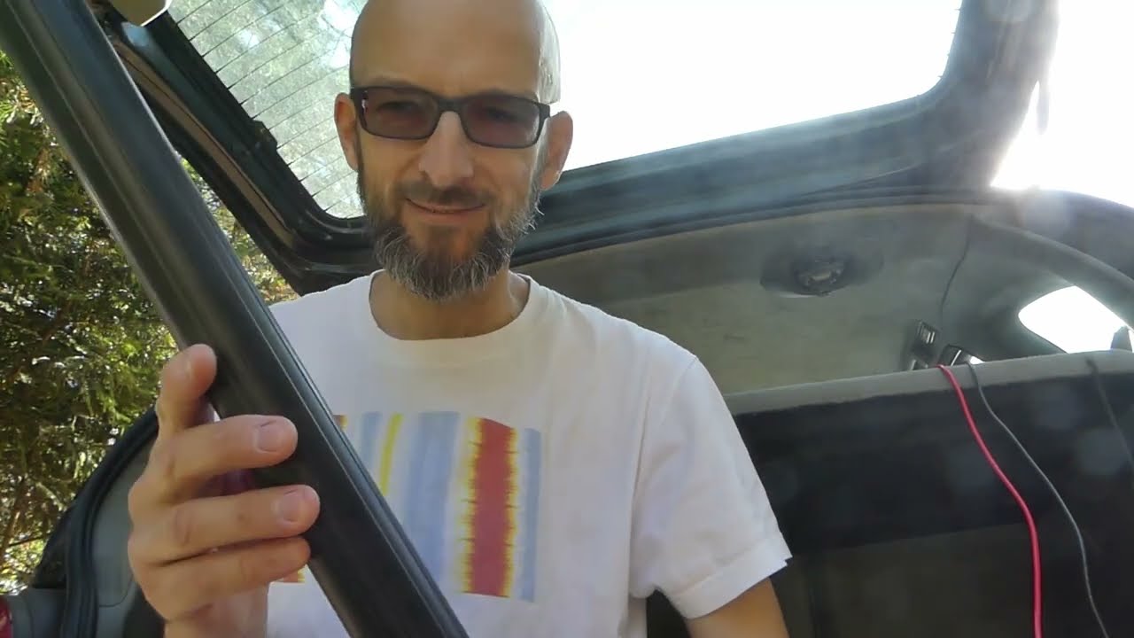 Test anteny ATAS-120 na podstawie magnetycznej na dachu samochodu