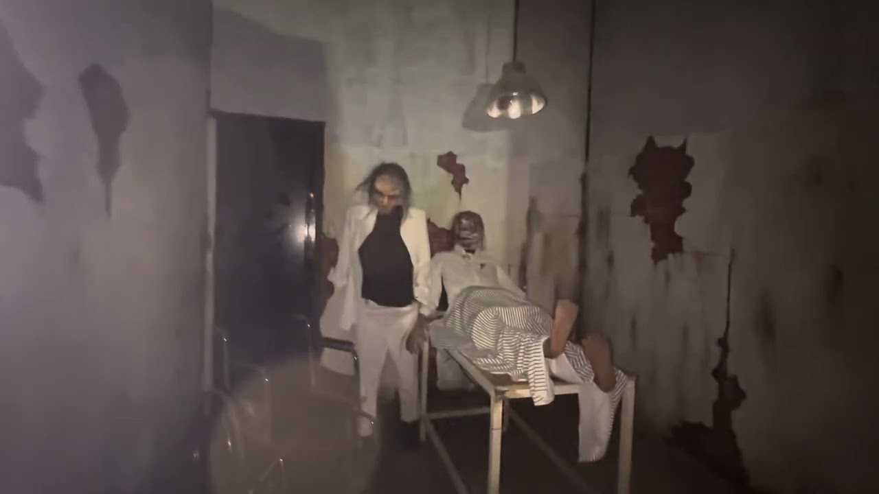 RUMAH HANTU "GEDOENG TOEA" di PREDATOR FUN PARK BATU-MALANG