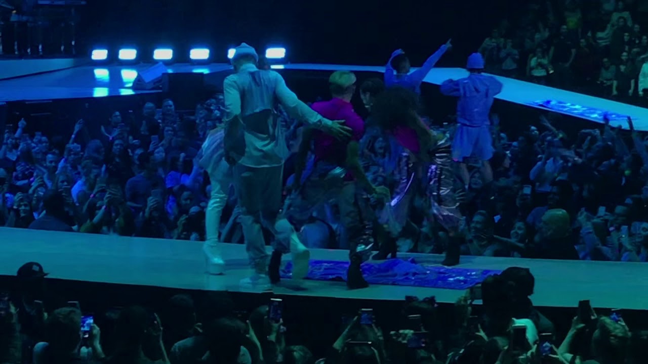 Ariana Grande - Side To Side & Bloodline (Live in Montreal, 2019)