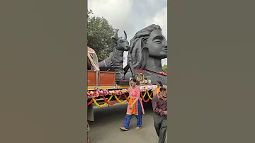 Shiv Ji Ki Murti Ko Lejate Hue 