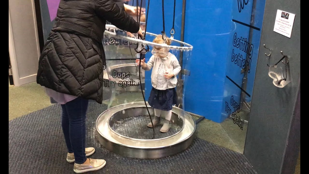 Huge BUBBLE MACHINE at Underwater Street - YouTube