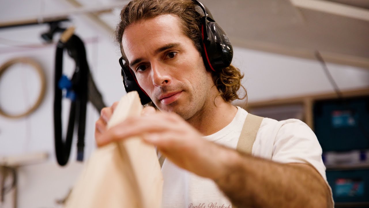 Møbelsnekker Zdenko Tudor ved Flytårnet Fornebu: Videoportrett