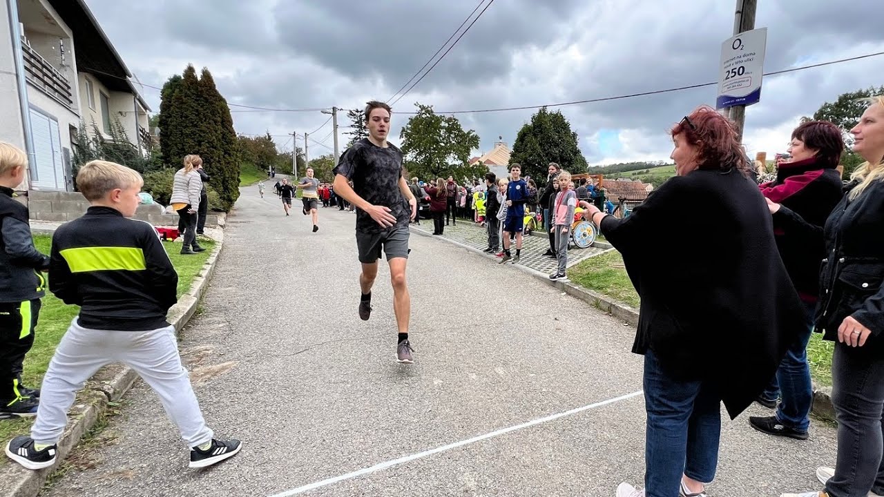 V Nikolčicích vyběhly děti na zdejší stráně