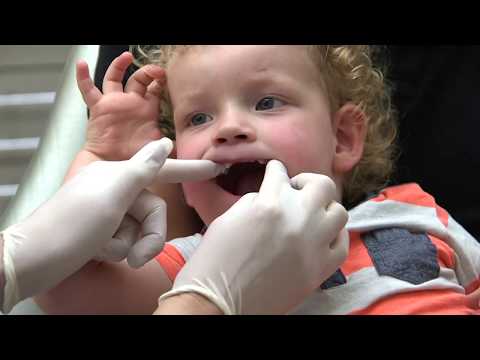 Video: Een Kind Inschrijven In Een Kliniek?