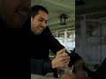 Tatlı çocuk Kendini Zor Tutuyor Kaçak Shorts 