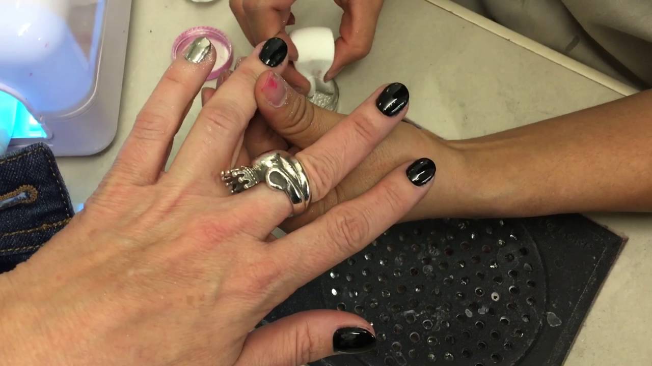 Skin&Blister LOVES metallic nails