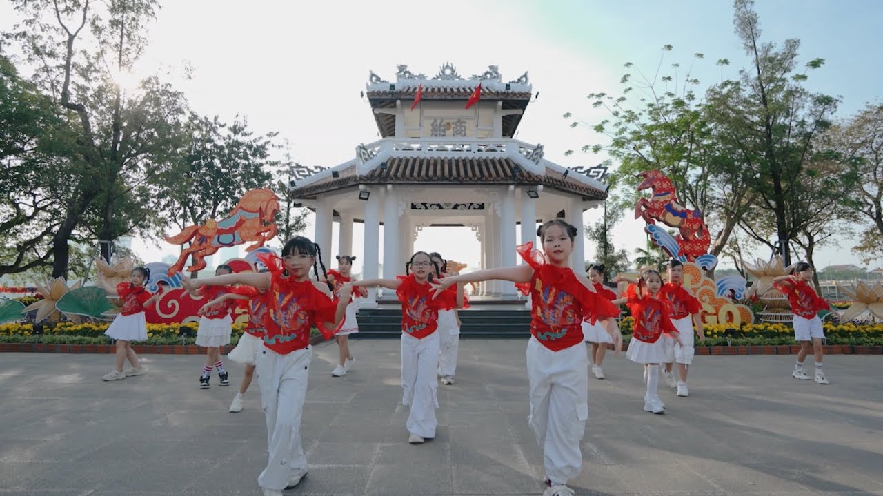 🎼Mashup TẾT TẾT TẾT 🧠Choreo by DEETOP 💃Dancers: DeeTop Kids 🎥Video by HOLO Media