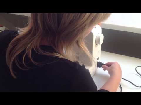 Video: Hoe Werkt Een Naaimachine