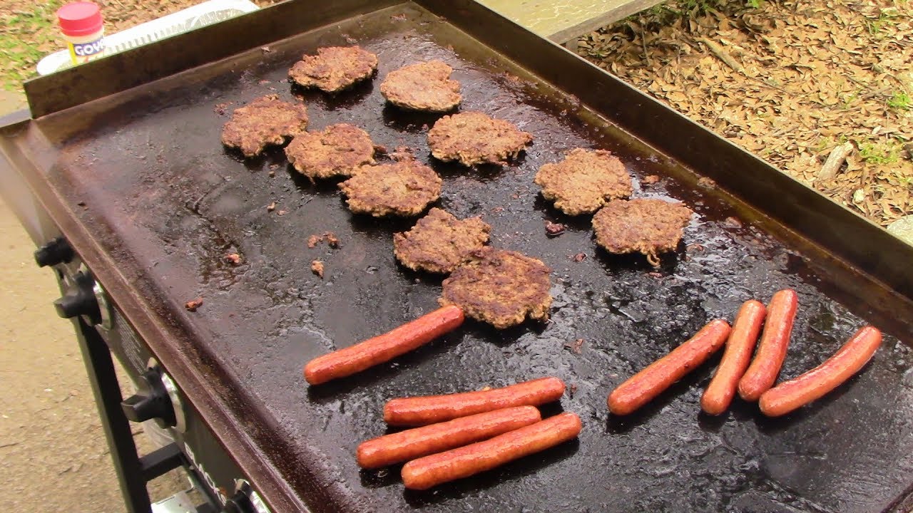 Hamburgers and Hotdogs/Blackstone Griddle Cooking - YouTube