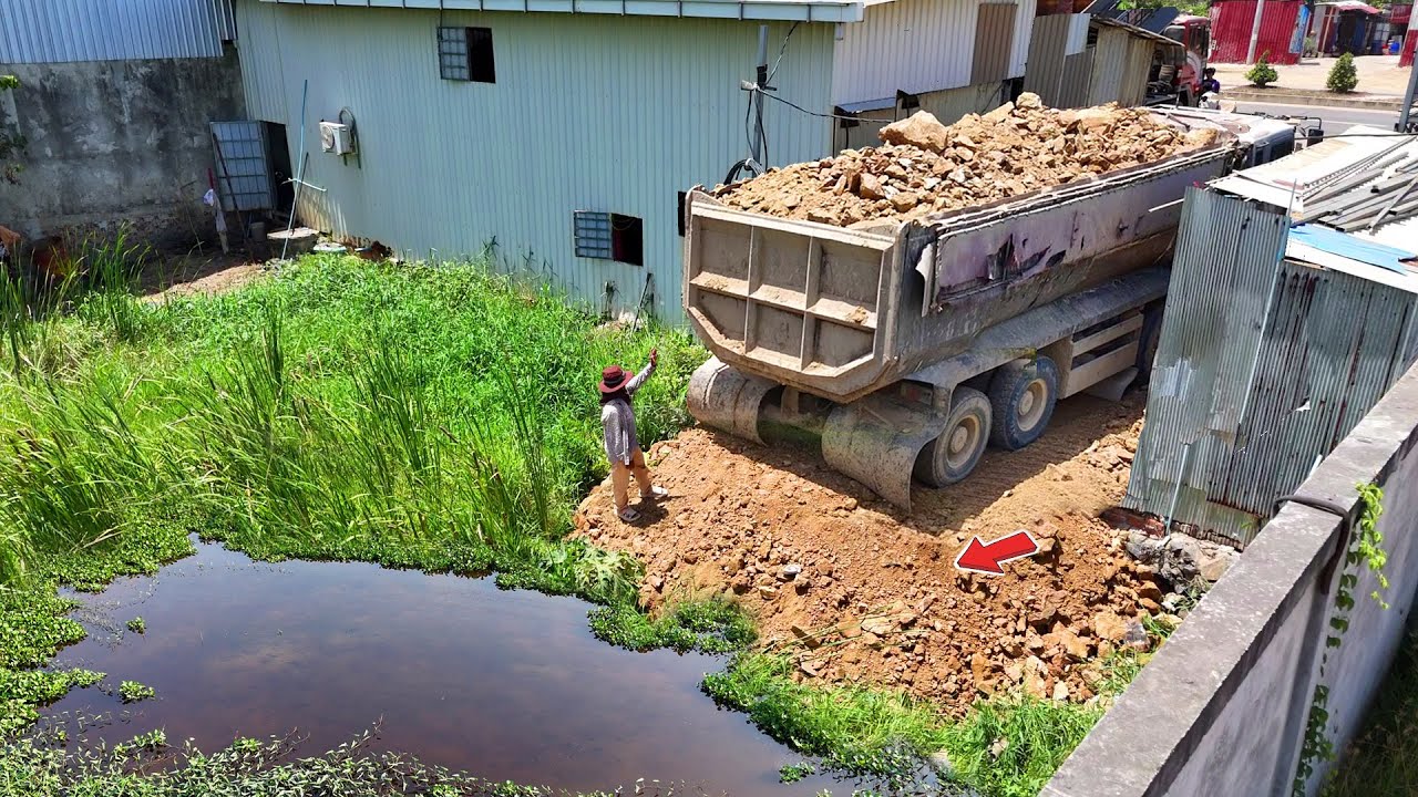 Be Watchful Start Landfill Project!. Using Dump Truck 25.5Ton with Skill Dozer Pushing Stone Soil!
