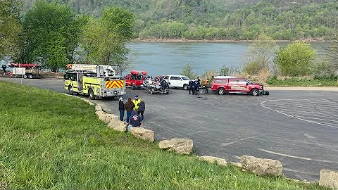 Authorities provide update as search continues for 2 after boat collides with barge on Ohio River