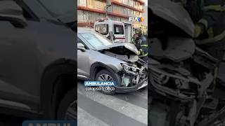 Ambulancia vuelca sobre Felix Cuevas tras chocar contra una camioneta en CDMX