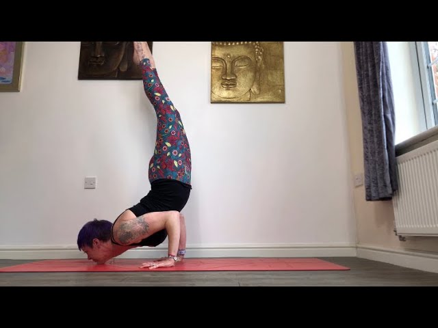 Beginner Yoga Poses to stretch the hamstrings and shoulders - Temyoga