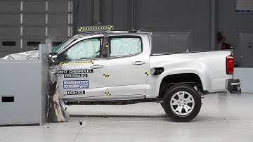 2017 Chevrolet Colorado Crew Cab driver-side small overlap IIHS crash test