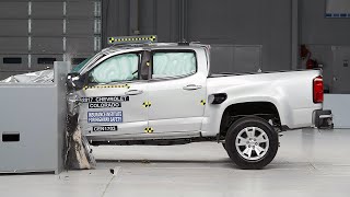 2017 Chevrolet Colorado Crew Cab driver-side small overlap IIHS crash test