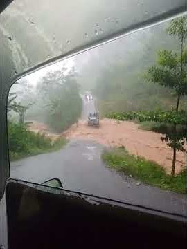 DETIK DETIK BANJIR BANDANG DI GUNUNG LIO KAB BREBES || MOBIL BERMUATAN ORANG HAMPIR HANYUT