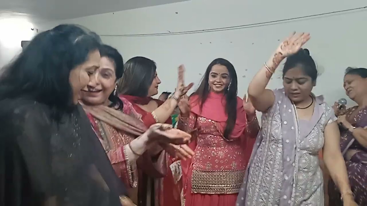 Nachna aaj mai nachna pera vich ghungroo pa k 🙏💃bahut sunder bhajan sab Masti mai nachte hue💃🙏