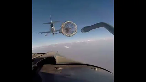 Авиация! Вот так запраляют самолет в ВОЗДУХЕ!