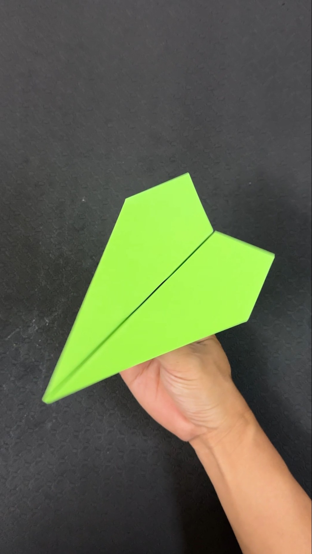 Paper Airplane] How to make a paper plane that flies far! The one