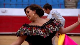 Aida Cuevas - Y con todo y mi tristeza (Video Oficial HD) chords