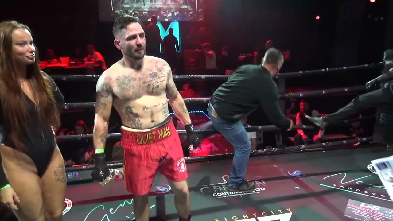 Бойцовский клуб SM, бой 15: Джо Ховард против Сэма Баллаха