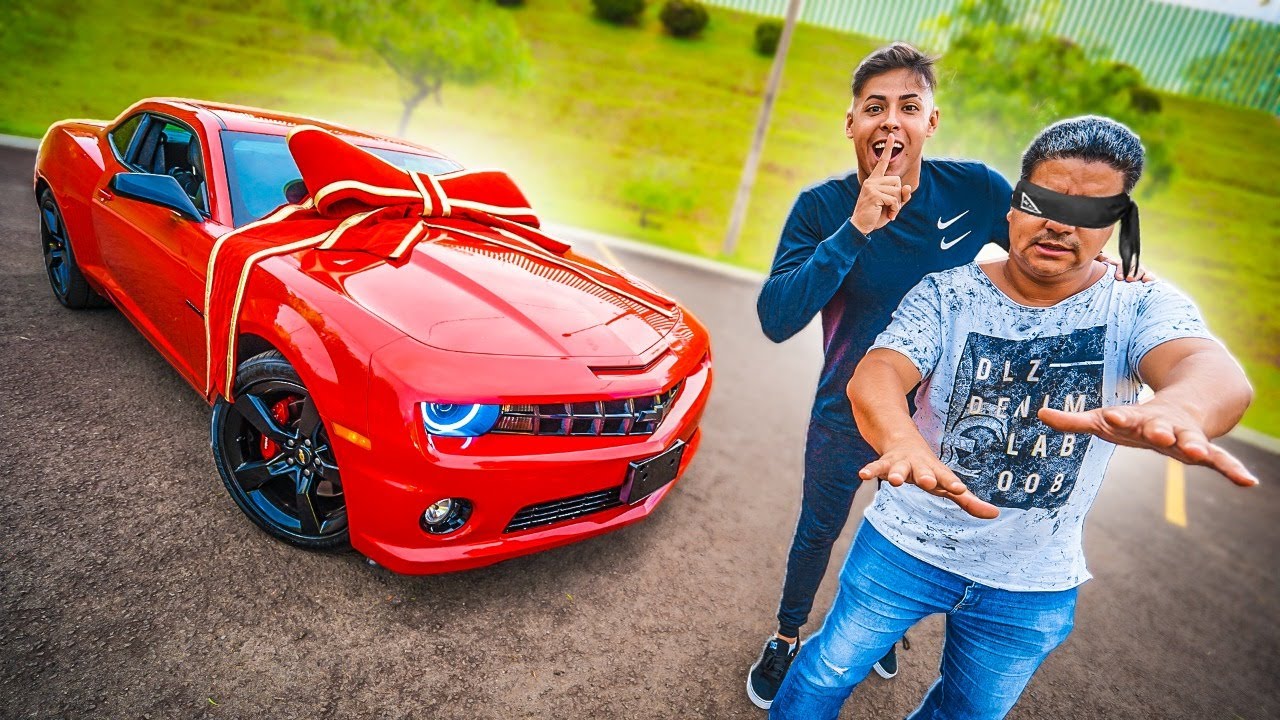 DEI UM CARRO NOVO DE PRESENTE PARA MEU PAI