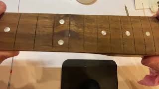 видео: Шлифовка накладки грифа (Polishing of the fingerboard) картинка: Шлифовка накладки грифа (Polishing of the fingerboard)