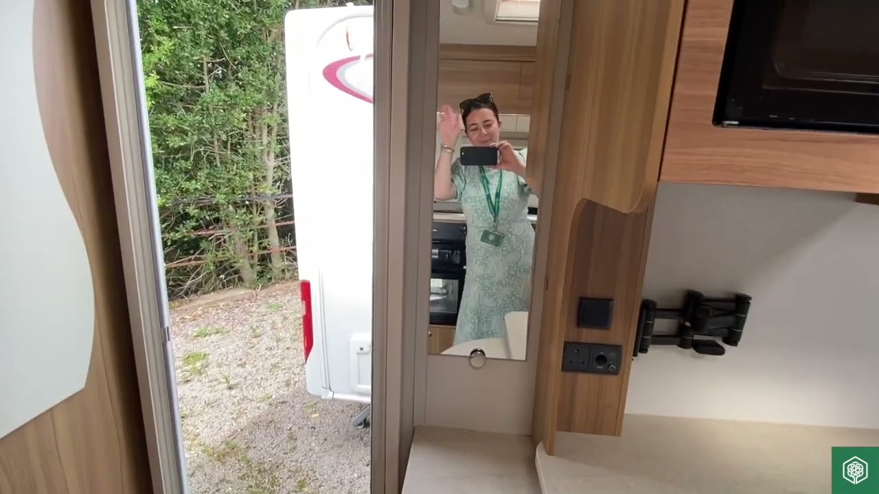 Elddis Avente 462 2015 - 2 berth model end washroom