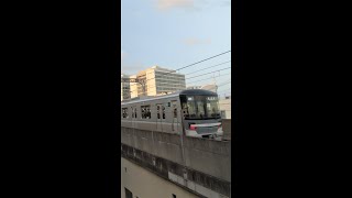 【日比谷線】北千住駅に到着目前の東京メトロ13000系電車を大踏切通りの陸橋から撮影（東京都足立区・鉄道）Tokyo Metro Hibiya Line neat Kitasenju Station