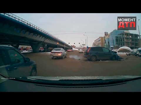 Момент ДТП: Скорая помощь, Омск, 25.11.2016