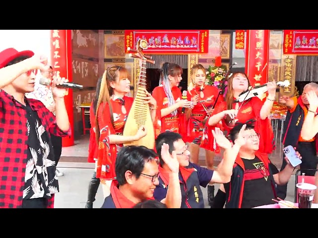 婚禮主持彈唱莎卡🌻莎瓦樂團🌻莎瓦企業社🌻 - 廟會慶生主持樂手老師們一起桌邊互動,帶動氣氛 婚禮主持彈唱莎卡🌻莎瓦樂團🌻莎瓦企業社🌻 - 廟會慶生主持樂手老師們一起桌邊互動,帶動氣氛