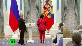 Жена Усманова поиздевалась над Путиным Жена Усманова поиздевалась над Путиным